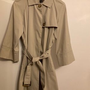 Short trench coat